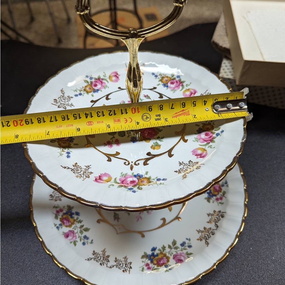 Two tiered cake plate